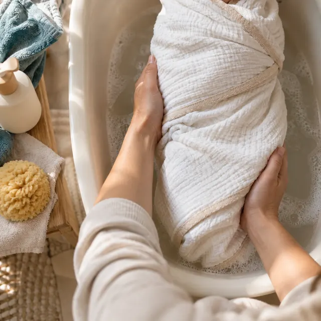 Bain de bébé, serviette et soins lavants doux